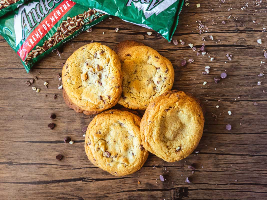 mint-chocolate-chip-cookies-2-1068x800