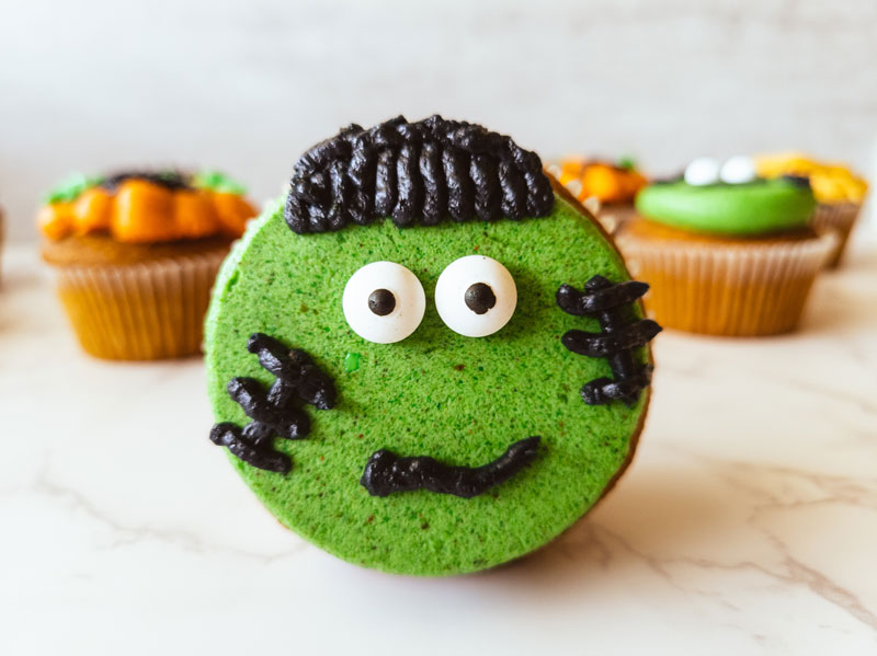 Scary-halloween-cupcake-v5_web